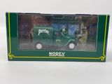La boîte est verte et comporte l'image d'un camion vert.