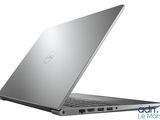 L'ordinateur portable Dell est ouvert et prêt à l'emploi.
