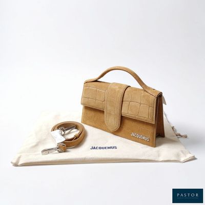 a bag and a pair of scissors sitting on a bag