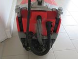 a machine that is sitting on the floor in the room