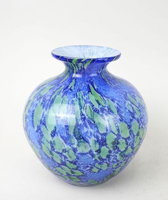 LA ROCHERE (XXe). Vase boule en verre teinté polychrome.