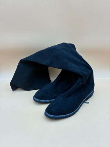 Paire de bottes à talons plats en daim noir. Taille : 40. Très bo