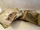 plusieurs livres sont empilés sur une table