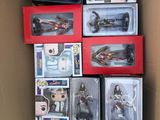 beaucoup de figurines dans la boîte