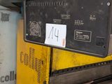 l'image d'une machine installée dans un garage