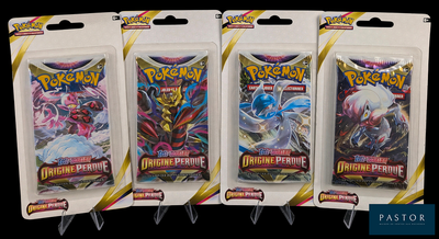 Trois paquets de cartes à collectionner Pokémon sont présentés dans un emballage.