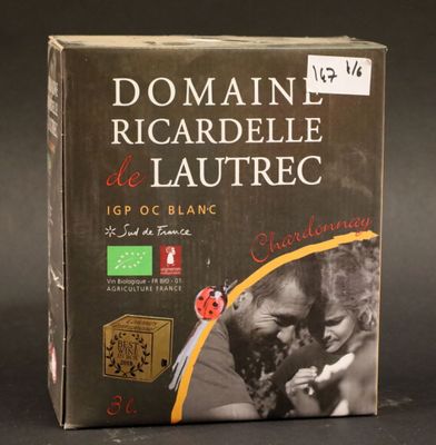emballage d'une boîte de vin sur laquelle figure une coccinelle