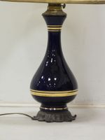 TOURS - Lampe en céramique bleue à décor de liseré doré. (photo 2)