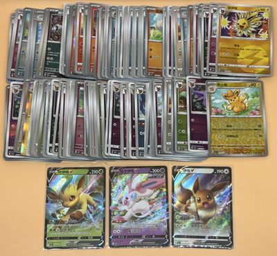 beaucoup de cartes pokemon sur la table