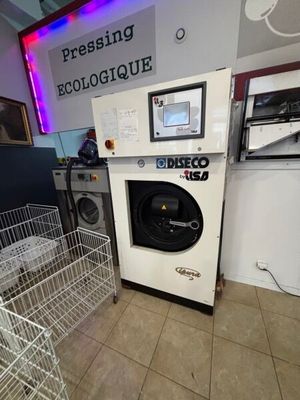 VENDU SUR DESIGNATION A L'HOTEL DES VENTES L'ANNEXE à CORBAS…