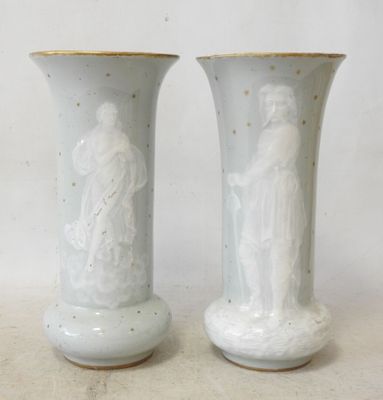 two vases that are sitting side by side on a table
