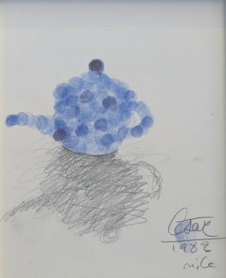 dessin représentant une théière bleue posée sur une table, avec à côté le dessin d'un chat