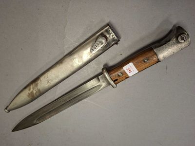 BAIONNETTE allemande Mauser 98, plaquettes bois.