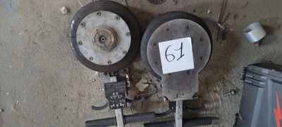 une photo d'une machine sur laquelle figure un numéro