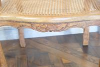 Paire de fauteuils cannés en hêtre finement sculptés à motif… (photo 6)