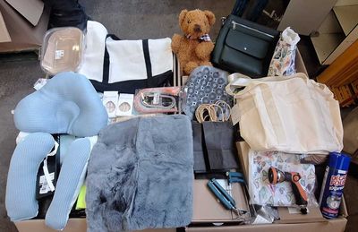 233 / 1 palette de 160 kg de mix (draps, ceinture, sac…