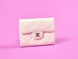 portefeuille Chanel en cuir matelassé blanc