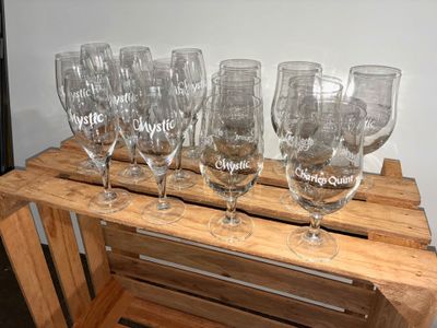 Lot de 15 verres à bière sur pied de marque Mystic dont 8 en…