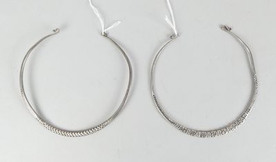 Boucles d'oreilles créoles plaquées argent avec des détails en perles