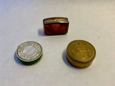 Boîte ronde en laiton, profil de femme, pique aiguilles en n…