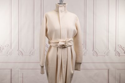 une image d'une robe sur un mannequin