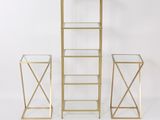un ensemble de trois tables d'appoint en métal doré et en verre