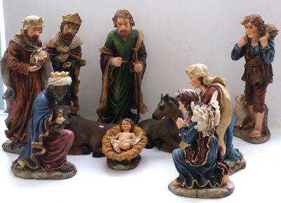 Grande crèche de Noël en résine (onze pièces).