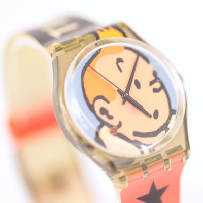 un gros plan d'une montre sur laquelle figure un personnage de dessin animé