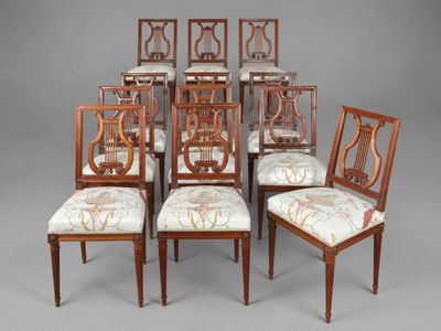 lot de six chaises de salle à manger en acajou avec assises rembourrées à motifs floraux
