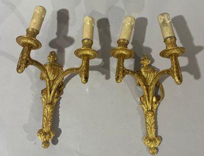 paire d'appliques murales antiques en laiton avec bougeoirs