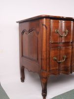 Commode en chêne à la façade mouvementée, ouvrant par deux t… (photo 2)