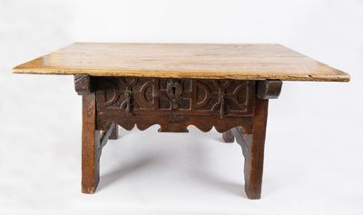 Table de change en chêne teinté ouvrant par un tiroir en cei…