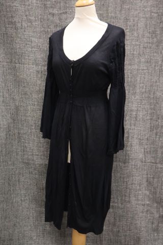 ATSURO TAYAMA – Veste ou robe en laine noire. Taille : 40