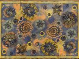 une image représentant un tableau avec un motif floral bleu et jaune