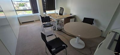 UN ENSEMBLE COMPRENANT : UN BUREAU D'ANGLE DIMENSION 160X80 …