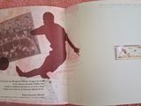 un livre sur la couverture duquel figure la photo d'un joueur de basket