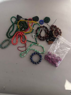 a lot of beads and beads on the table