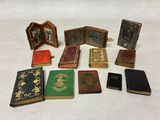 un grand nombre de livres posés sur une table