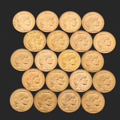 un ensemble de pièces d'or sur lesquelles figurent des portraits d'hommes et de femmes