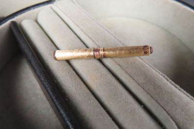 Débris de clé de montre en or jaune et acier (poids brut : 4…