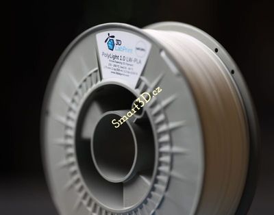une bobine de filament posée sur une surface noire