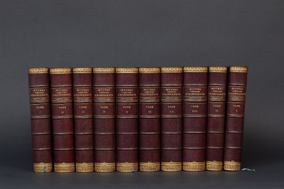 un ensemble de six livres anciens reliés en cuir avec des garnitures dorées