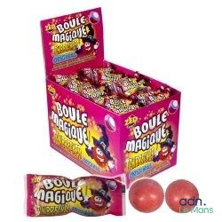 une boîte remplie de bonbons roses et de boules de bonbons