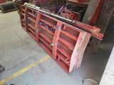une photo d'une grosse machine dans un garage