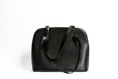 LOUIS VUITTON Sac à main LUSSAC en cuir épi noir, porté épau… - Photo 1