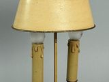 an image of a lamp that is sitting on a table