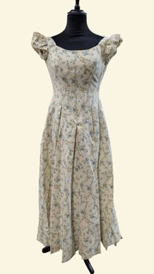 une image d'une robe sur un mannequin