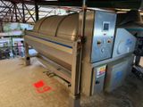 une machine qui se trouve à l'intérieur d'un bâtiment