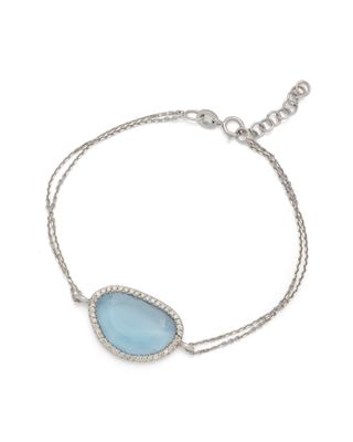 un bracelet composé d'une pierre bleue et de diamants montés sur une chaîne