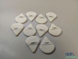 plusieurs médiators blancs disposés en cercle